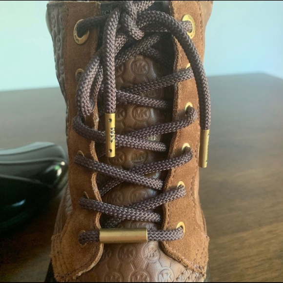 Michael Kors Easton Duck Boot Brown size 9 - Picture 3 of 5